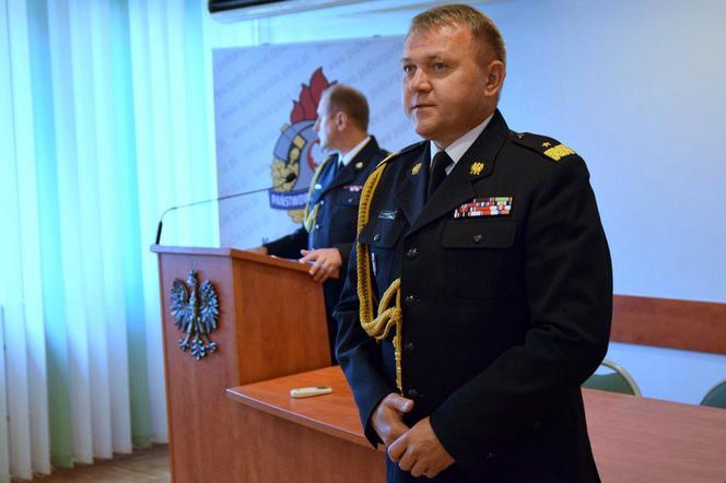 Młodzi strażacy otrzymali nominacje oficerskie. Zostaną skierowani do podkarpackich jednostek [FOTO]
