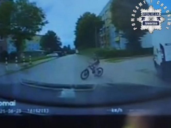 7-latek na rowerze wjechał pod samochód! Dziecko było bez opieki