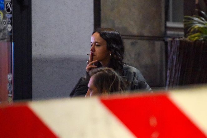 Monika Brodka winko papierosek i taksówka