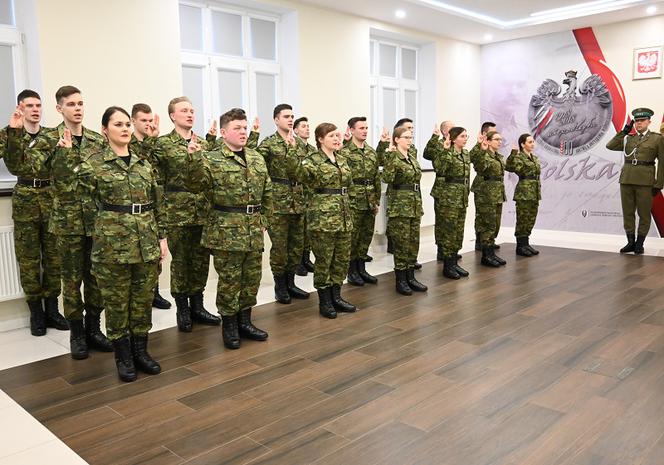 Warmińsko-mazurskie: Mamy 20 nowych strażników granicznych. Złożyli uroczyste ślubowanie [ZDJĘCIA]