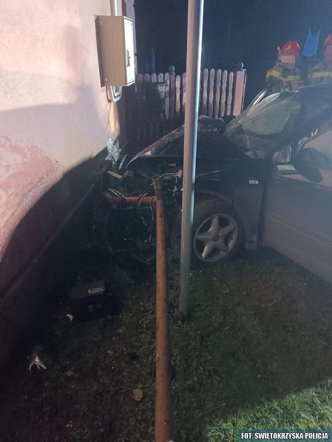 Wypadek pod Pińczowem. Kierowca uderzył w ścianę domu