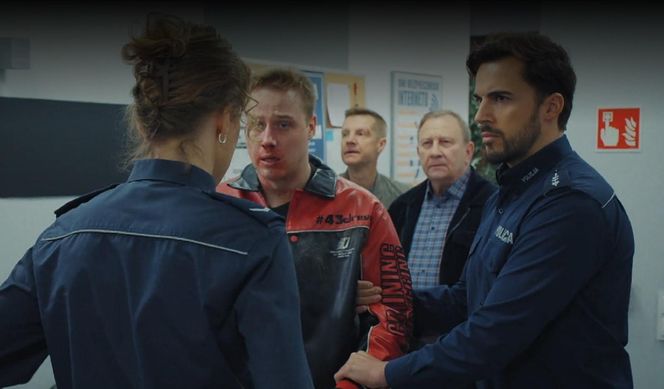 M jak miłość odc. 1878. Paweł (Rafał Mroczek), Staszek (Sławomir Holland), Dominik Walat (Bartosz Surówka), Rafał (Jakub Kucner), Natalka (Dominika Suchecka)