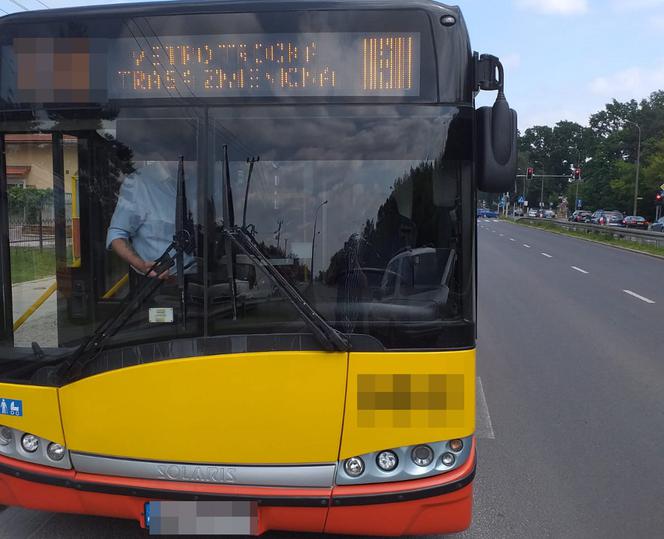  Pijany pasażer uszkodził szybę w autobusie 