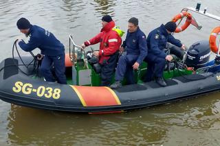 Pogranicznicy uratowali tonącą suczkę