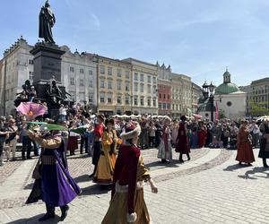 Polonez wiosenny na Rynku Głównym w Krakowie