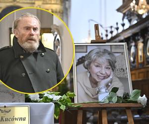 Pogrzeb Zofii Kucówny. Dostojny i mocno zarośnięty Daniel Olbrychski miał specjalne zadanie w kościele. Ludzie płakali