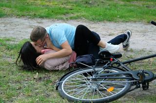 M jak miłość odc. 1691. Kinga (Katarzyna Cichopek), Piotrek (Marcin Mroczek)