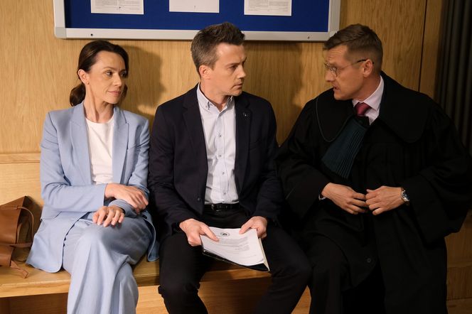 	M jak miłość odc. 1874 po wakacjach. Martyna (Magdalena Turczeniewicz), Jakub Karski (Krzysztof Kwiatkowski), Piotrek (Marcin Mroczek)