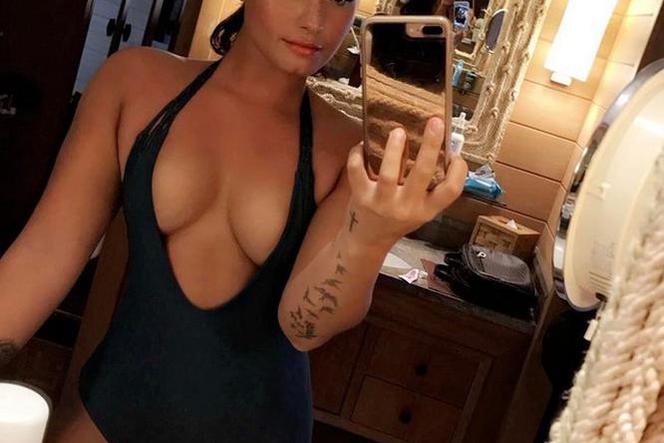 Demi Lovato w stroju kąpielowym