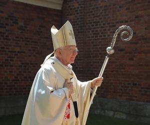 Abp Jędraszewski: Ochrzczeni w imię Trójcy Świętej jesteśmy wezwani do dawania świadectwa o Bogu przez całe życie