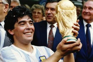 Diego Armando Maradona z Pucharem Świata