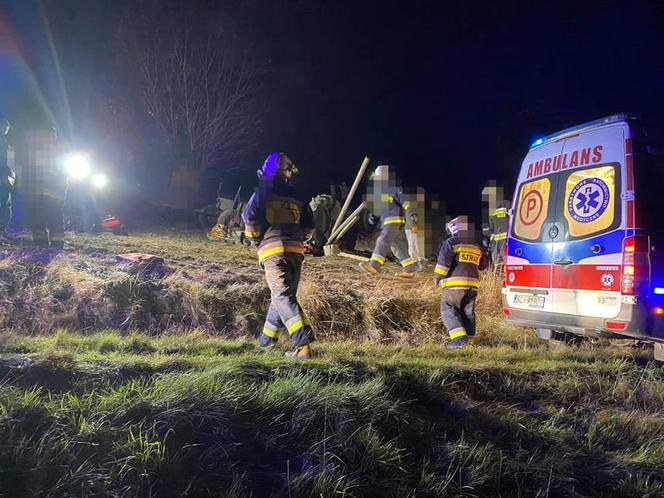 HORROR w Koniakowie. Ciągnik zgniótł rolnika! Mężczyzna jest połamany [ZDJĘCIA]