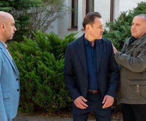 Barwy szczęścia odc. 3238. Robert Stefaniak (Paweł Ławrynowicz), Bazylow (Andrzej Szeremeta)