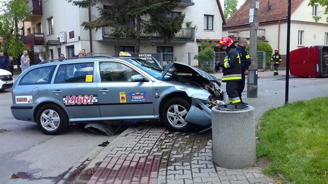 Kraków: Groźny wypadek na Azorach. Zderzenie taksówki z busem