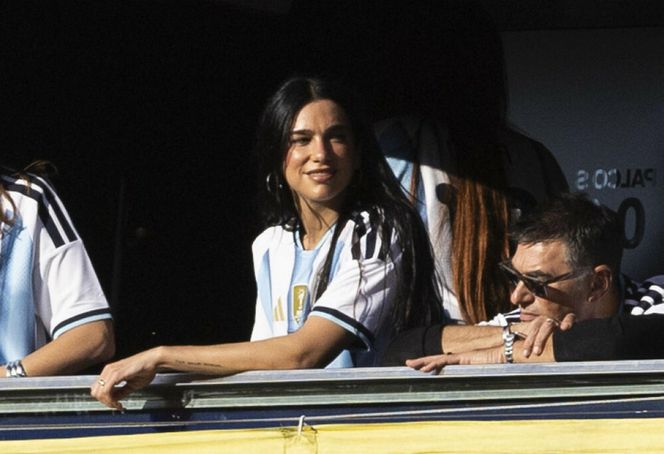 Krzysztof Stanowski i Dua Lipa na meczu Coca - River