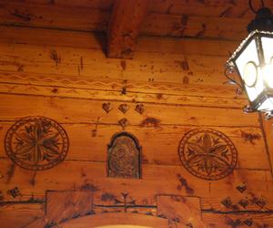 Willa „Oksza” w Zakopanem. To arcydzieło architektury. Wznieśli ją góralscy cieśle w najpiękniejszej części Małopolski