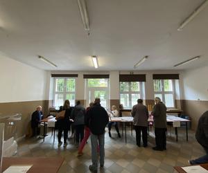 Wybory 2023. W lokalach wyborczych pojawiło się wielu łodzian