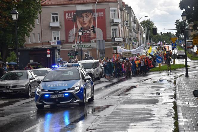 Kielecka Piesza Pielgrzymka maszeruje na Jasną Górę (9 sierpnia 2023)