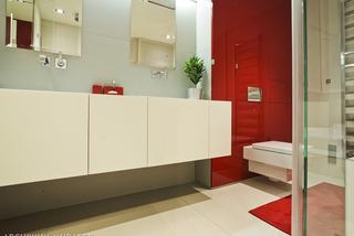 Łazienka biało-czerwona