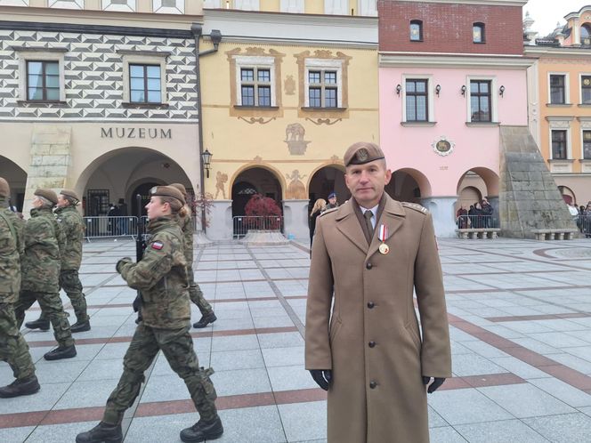 Wojskowa uroczystość na Rynku w Tarnowie