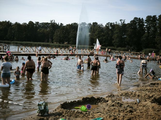 Długi sierpniowy weekend na plaży w Osiecznej