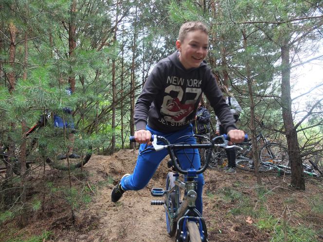 Jeździły na rowerach, wpadły na pocisk moździerzowy. Bombowy koniec wakacji w Woli Uhruskiej