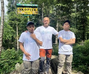 Tata wędruje po górach z synami w spektrum autyzmu. Prawdziwe szczyty i to te najtrudniejsze, zdobywamy każdego dnia