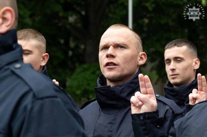 Policjantki i policjanci złożyli ślubowanie. 126 funkcjonariuszy zasiliło śląski garnizon