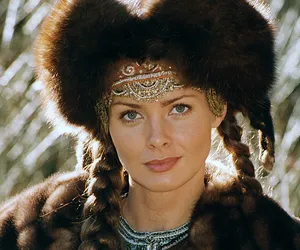 Nie uwierzycie, jak dziś wygląda Izabella Scorupco! Zagrała w nowym serialu Netfliksa, a nam szczęki opadły!