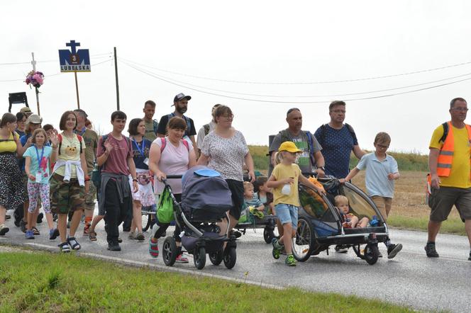 Śpiewający dzień lubelskich pątników na szlaku do Jasnej Góry!