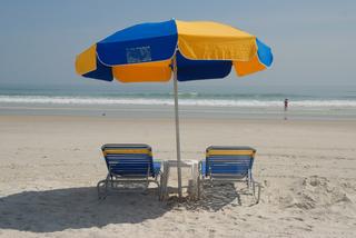 USA: Śmierć na plaży. Parasol plażowy wbił się kobiecie w klatkę piersiową
