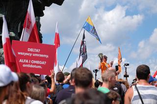 Antyszczepionkowcy protestowali w Katowicach: My jesteśmy 4 falą