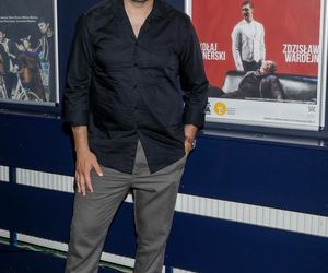 Tomasz Karolak ma dziś urodziny. Za te role fani pokochali go najbardziej!