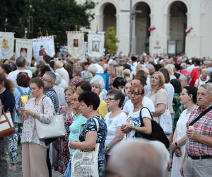 76. rocznica Cudu Lubelskiego. Procesja różańcowa w centrum Lublina