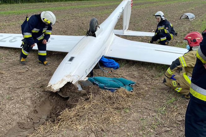Wypadek szybowca podczas zawodów w Michałowie. Ranny pilot trafił do szpitala! 