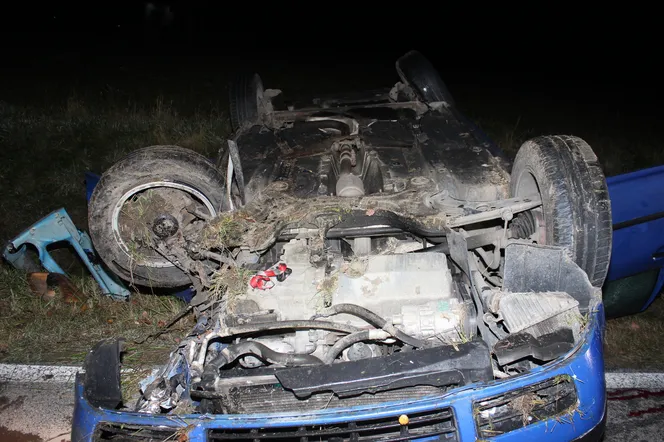 Dwóch młodych mężczyzn nie żyje. Auto dachowało. Tragiczny wypadek w Zagórzanach