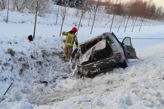 Spręcowo. Wypadek na DK 51. Auto dachowało w rowie [ZDJĘCIA]