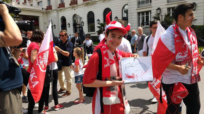 Euro 2016: kibice z autografami polskich piłkarzy