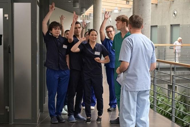 Pierwsza miłość, odcinek 3953: Radek (Karol Biskup), Julita (Dagmara Bryzek), Filip (Dominik Smaruj) 