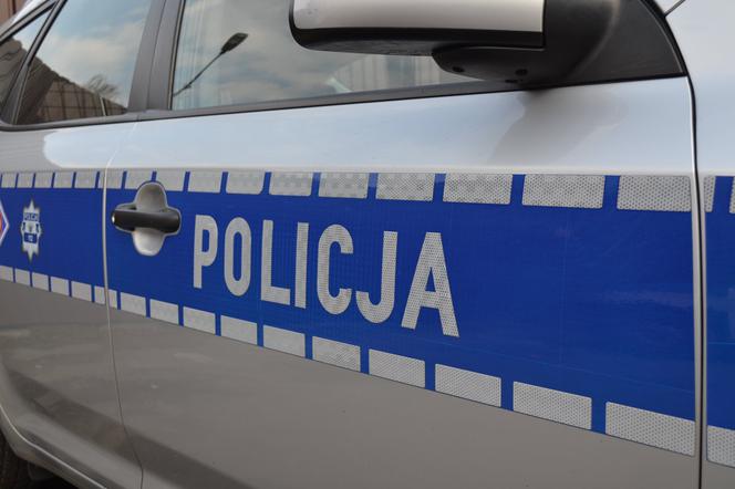 Policja dostała anonimowe zgłoszenie o pijanej, która stwarza zagrożenie w Sadkach