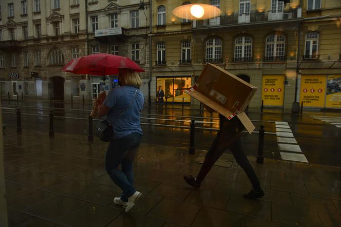 KRYSTYNA da nam ostro popalić,  IMGW wydał ostrzeżenia. To już nie są żarty