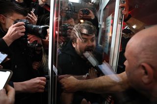 Awantura przed halą sportową w Końskich. Wezwano policję 