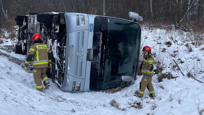 Wypadek autokaru w Bieszczadach. 18 osób poszkodowanych 