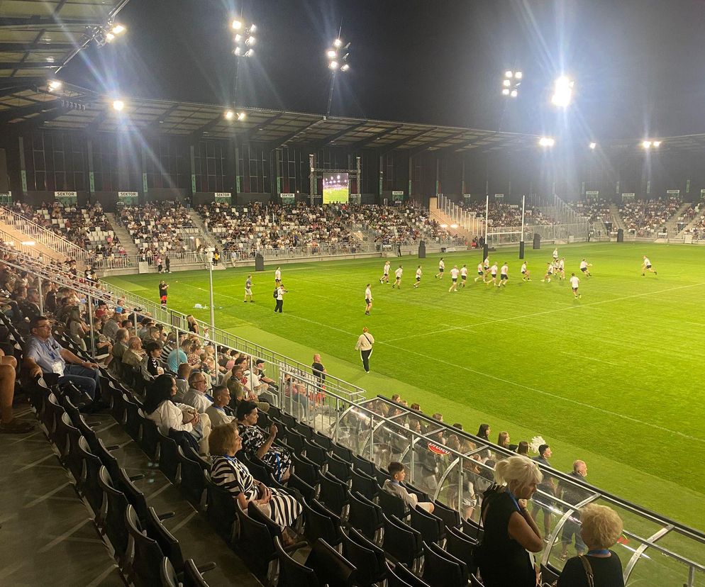 Nowoczesny stadion ma Nowy Sącz.  Jest miejsce dla ponad 8 tysięcy kibiców[ZDJĘCIA] 