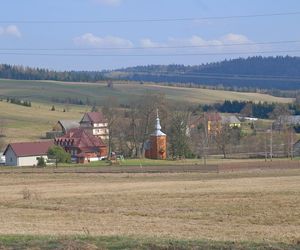 Ta małopolska wieś należała do biskupów. Kiedyś mieszkali w niej Łemkowie [GALERIA]