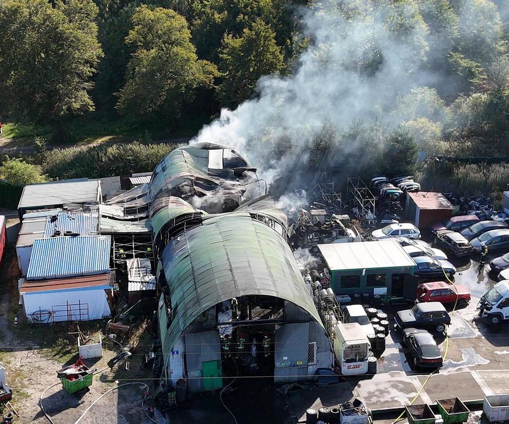 Płonie wielka hala pod Warszawą