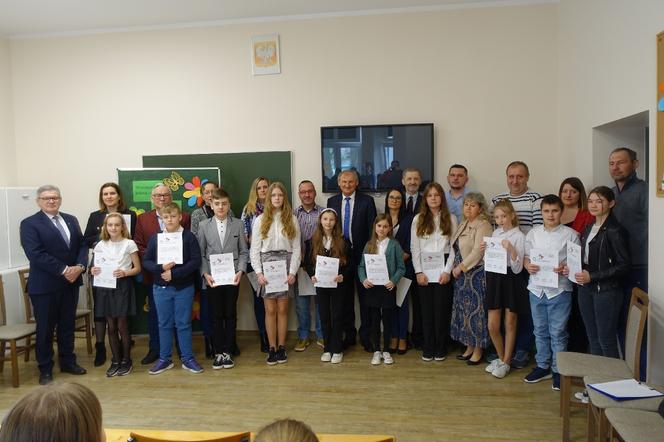 Najlepsi uczniowie z gminy Iława otrzymali stypendia naukowe
