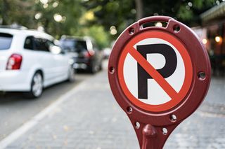Mandat za parkowanie tyłem? Tak, w tym przypadku grozi ci kara 