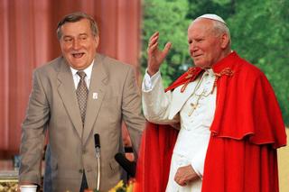 Lech Wałęsa spytał Jana Pawła II, czy ma wymienić żonę na młodszy model! Reakcja papieża powala