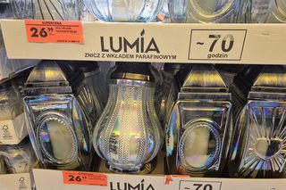 Ceny zniczy 2025. Tyle za znicze trzeba zapłacić w Biedronce. Czy jest taniej niż przed rokiem?